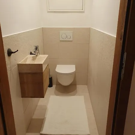 Rocks سخلادميخ